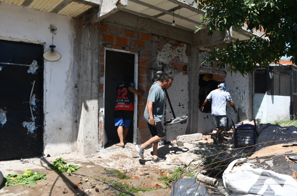 Rosario: Vecinos de Los Pumitas derriban bunkers tras el asesinato sicario del nene de 11 años 