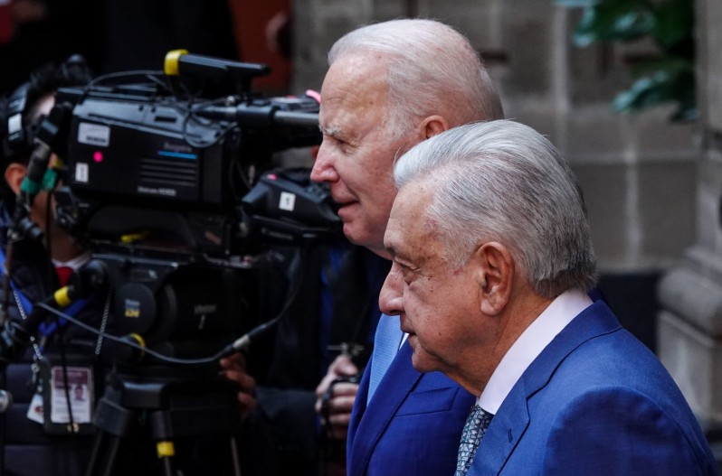 AMLO escala la tensión con Biden: exige una disculpa tras reportajes que lo vinculan con el narco