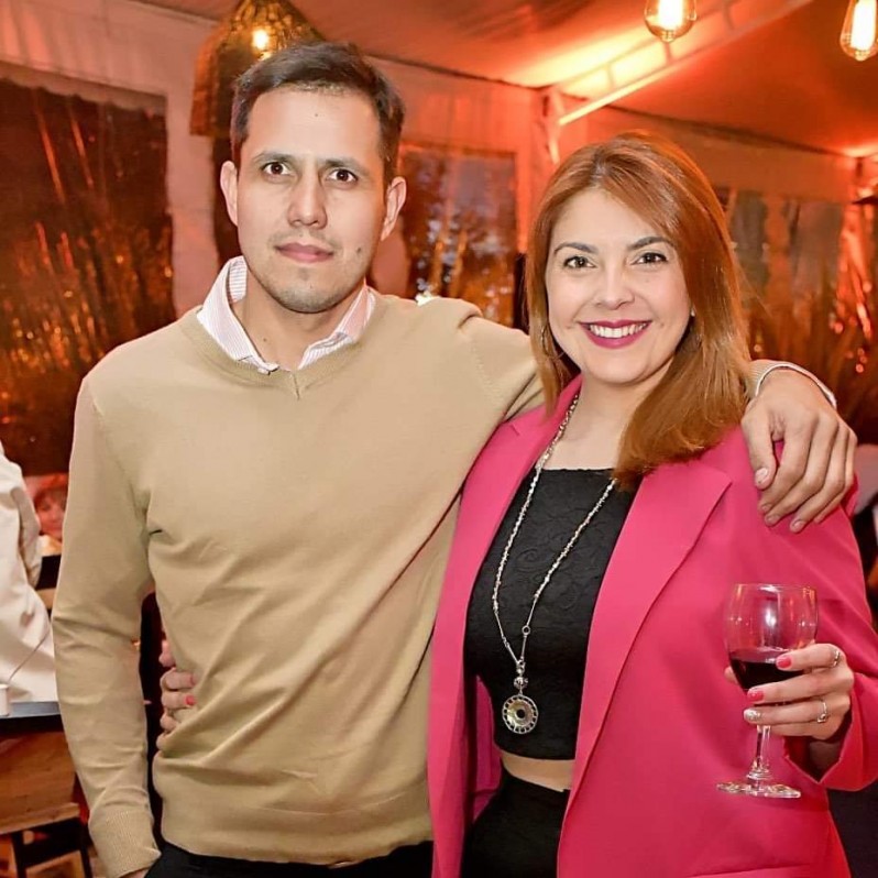 El investigado Lucas Agüero y la candidata a concejal Jessica Rovetto Yapur