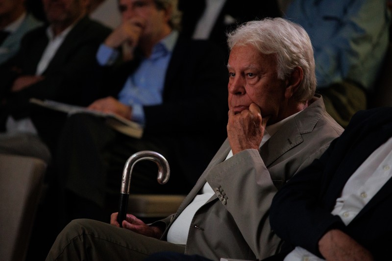 Felipe González durísimo con Milei: "Si sigue viniendo a España va a ganar Pedro Sánchez"