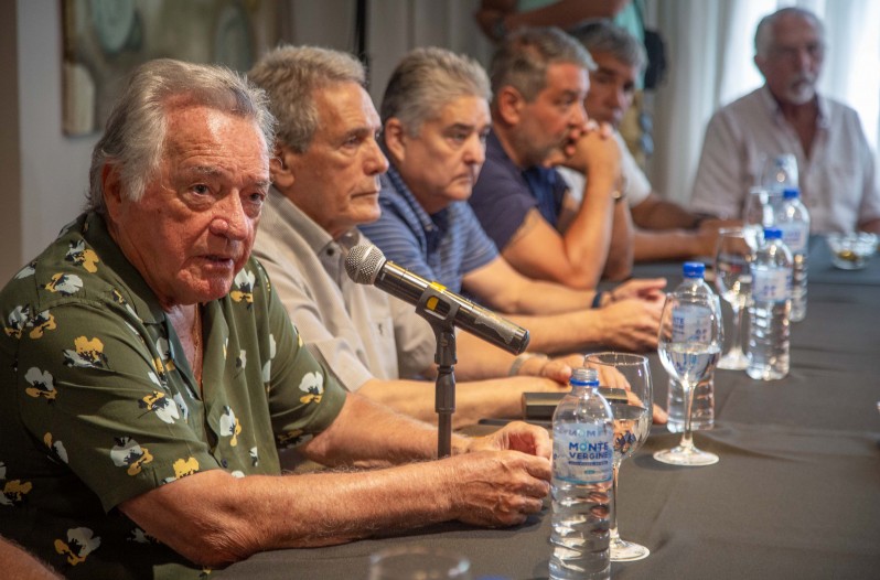 La CGT llamó a la unidad para enfrentar la reforma laboral pero faltó Barrionuevo La CGT llamó a la unidad para enfrentar la reforma laboral pero faltó Barrionuevo