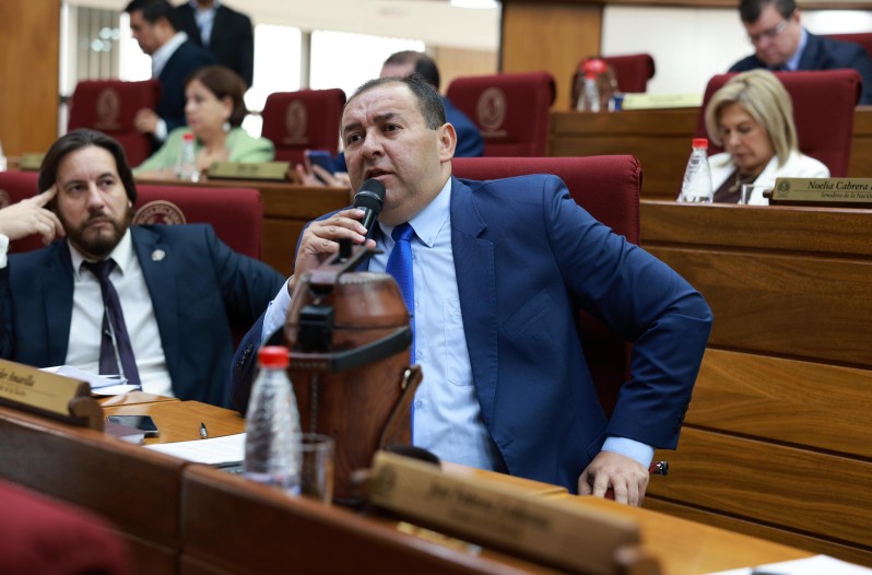 El senador Líder Amarilla.