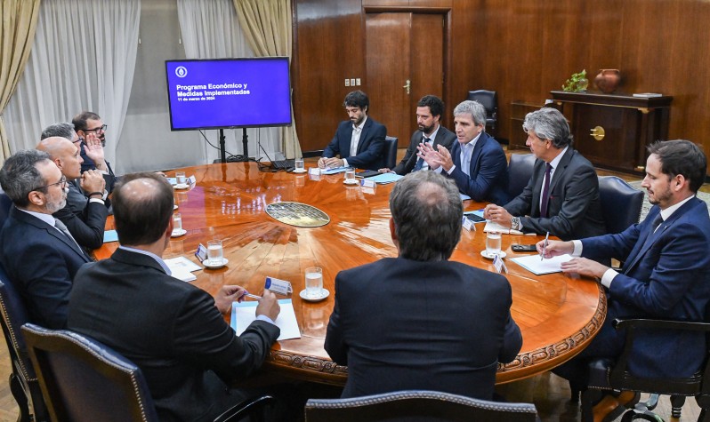 Caputo en la reunión con supermercadistas.