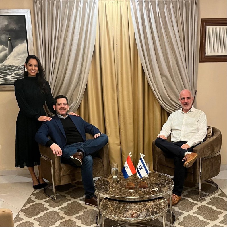 Raúl Latorre con el embajador israelí en Paraguay, Yoed Magen.