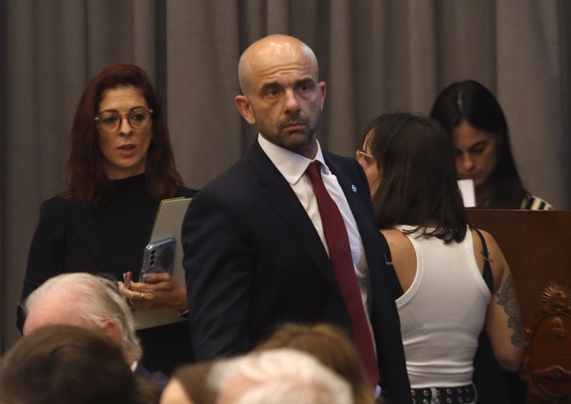 Pagano denunció al ex titular de Transporte porque su familia se quedó con la principal ruta del país