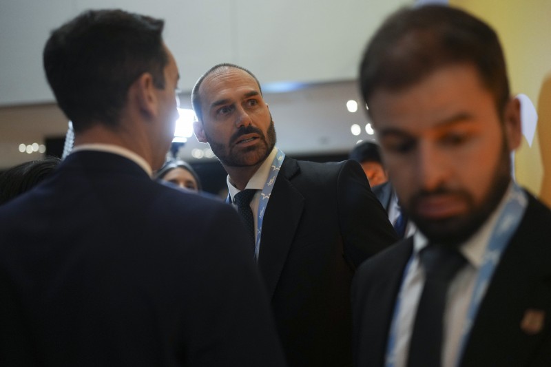 La Corte brasileña escala la guerra con Bolsonaro y pide detener a su hijo Eduardo