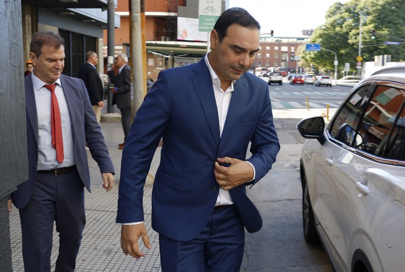 El correntino Valdés se mete en la interna radical de Córdoba y condiciona el apoyo a De Loredo
