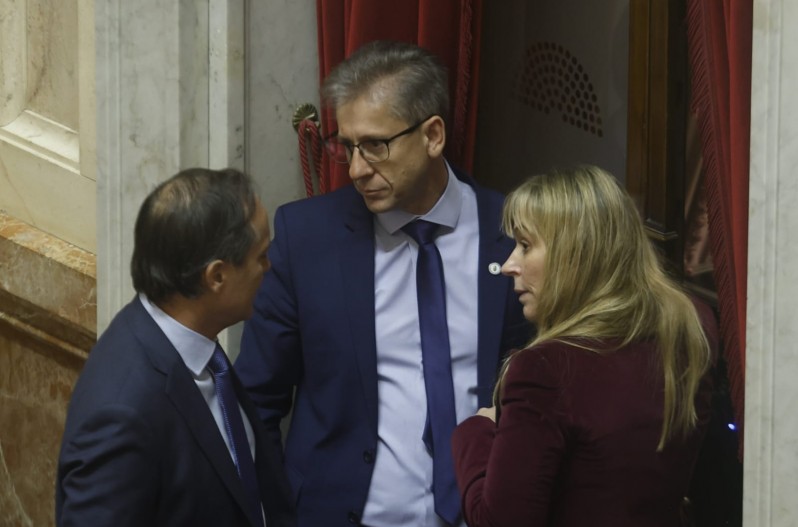 El veto a la cuñada de Alconada Mon complica los planes del gobierno para aprobar pliegos de jueces en el Senado El veto a la cuñada de Alconada Mon complica los planes del gobierno para aprobar pliegos de jueces en el Senado