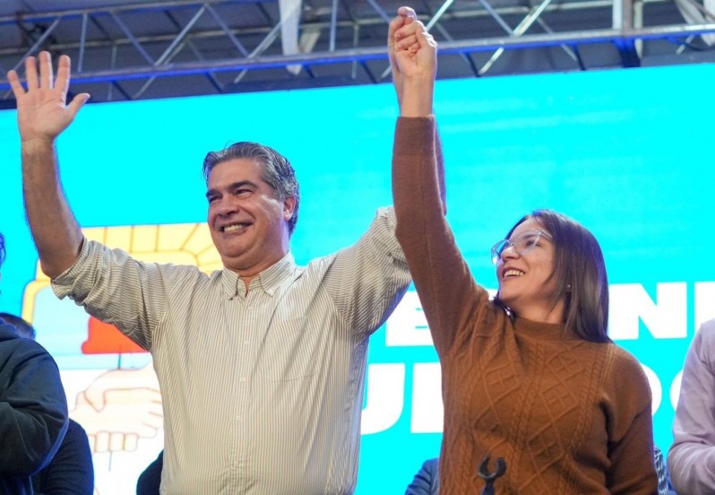 Jorge Capitanich junto a Magda Ayala.