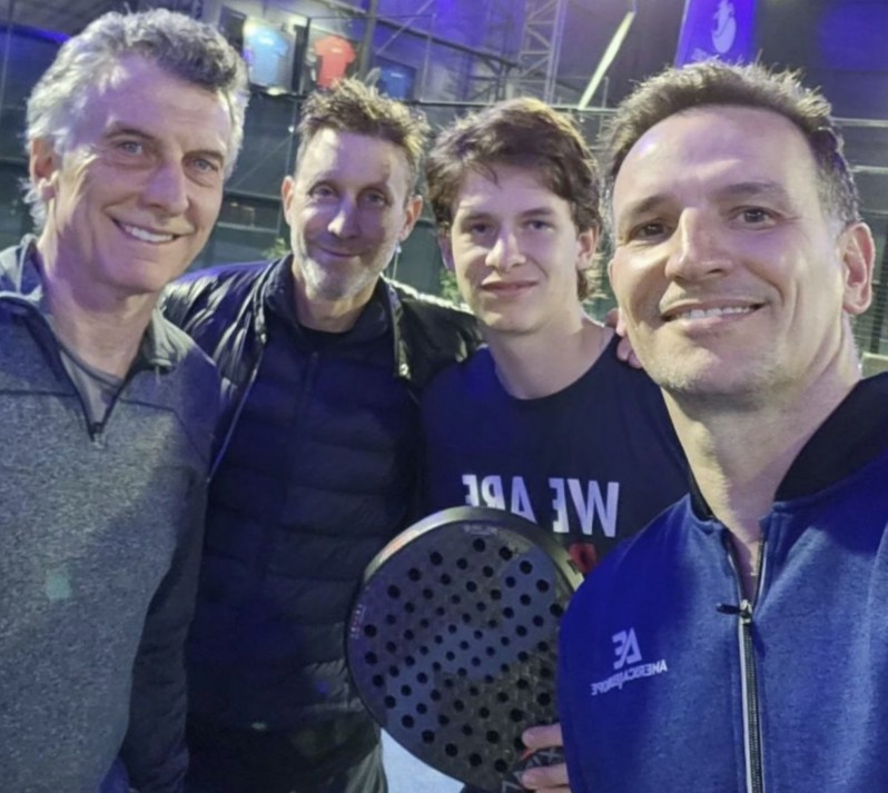 Macri con Jonathan Kovalivker (el segundo desde la izquierda) 