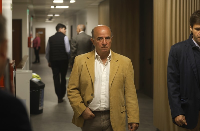 Santiago Caputo molesto con Benedit porque complicó la ley Malvinas con su pelea a gritos con Germán Martínez
