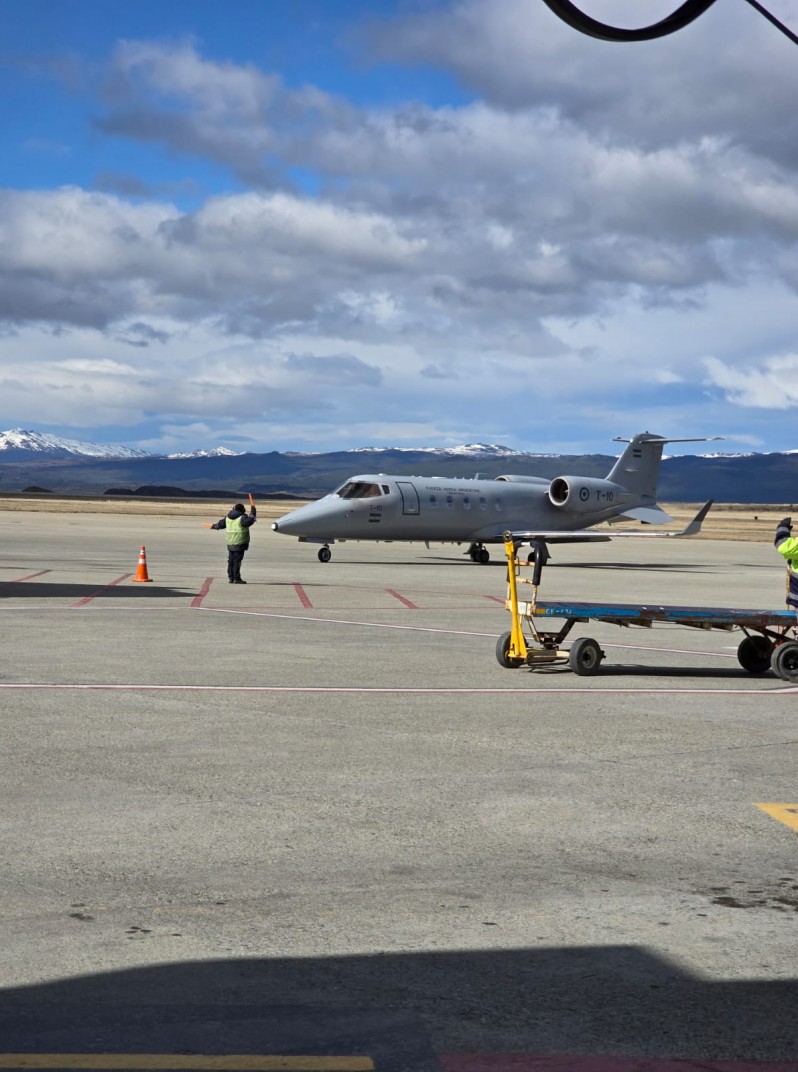 Milei se gastó 300 mil dólares en tres aviones para ir a Ushuaia y tuvo que suspender la caminata por falta de gente