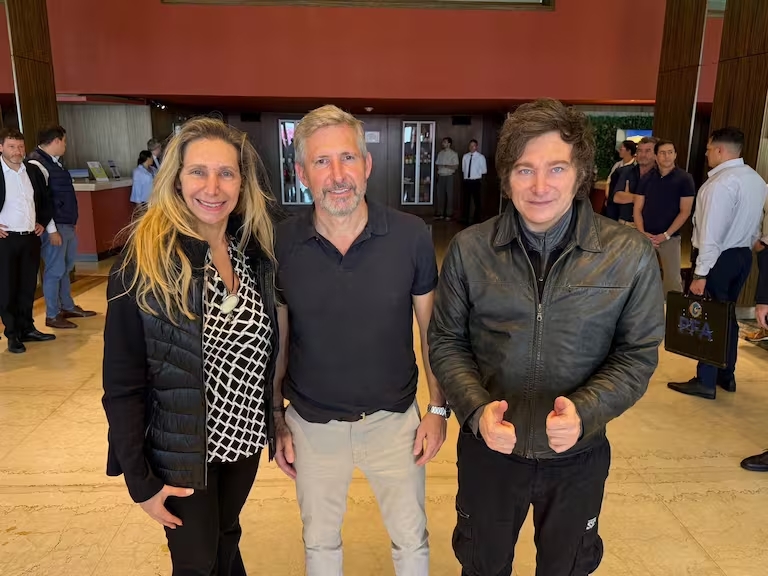 Karina, Frigerio y Milei este sábado en Paraná.