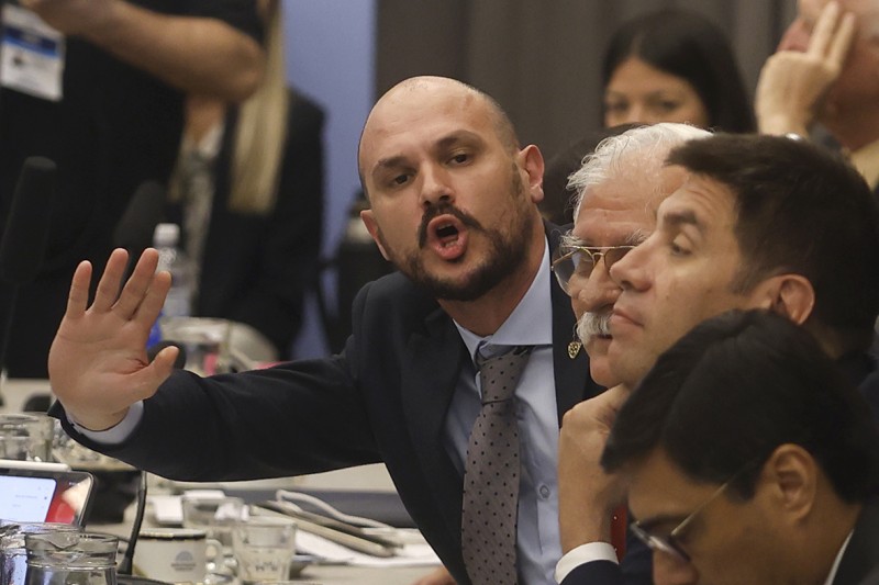 El libertario Santurio pasó de manejar un Uber a comprarse una casa de USD 300 mil  con un crédito del Banco Nación