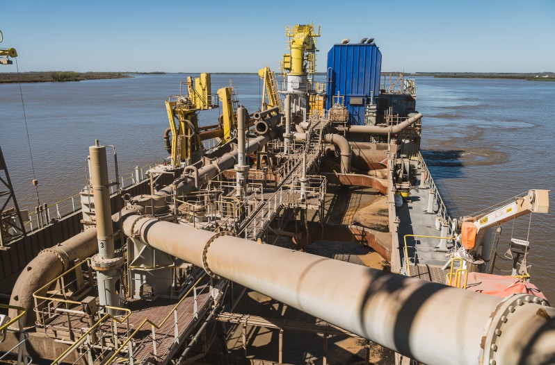 Dos empresas belgas y una brasilera compiten por la privatización de la Hidrovía Dos empresas belgas y una brasilera compiten por la privatización de la Hidrovía