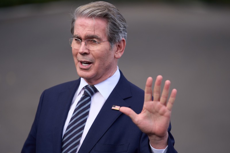 En el mercado creen que el dólar rebotó porque Bessent aprovechó la baja para comprar