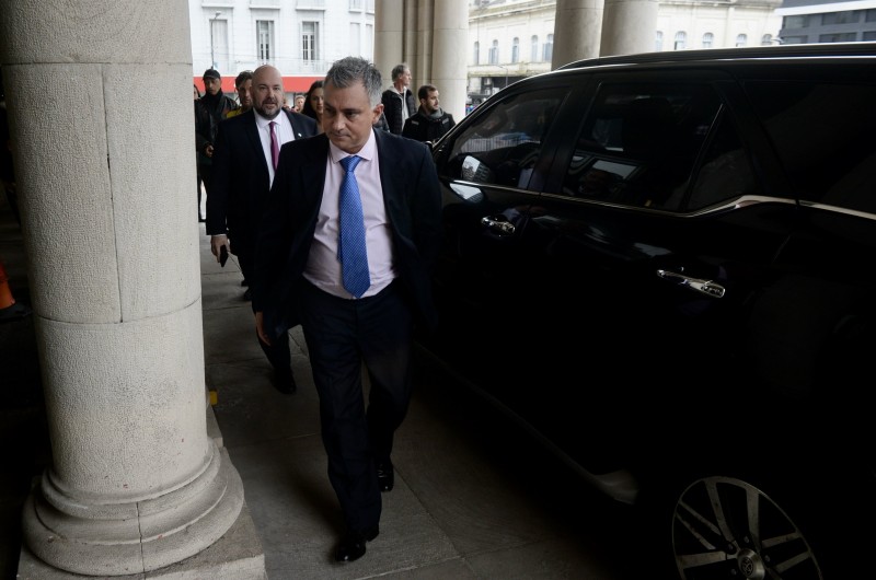 Pareja amenaza al Gobierno: 