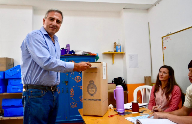 Javkin denunció que Cachi Martínez giró 22 millones a través de una ONG a la campaña peronista Javkin denunció que Cachi Martínez giró 22 millones a través de una ONG a la campaña peronista