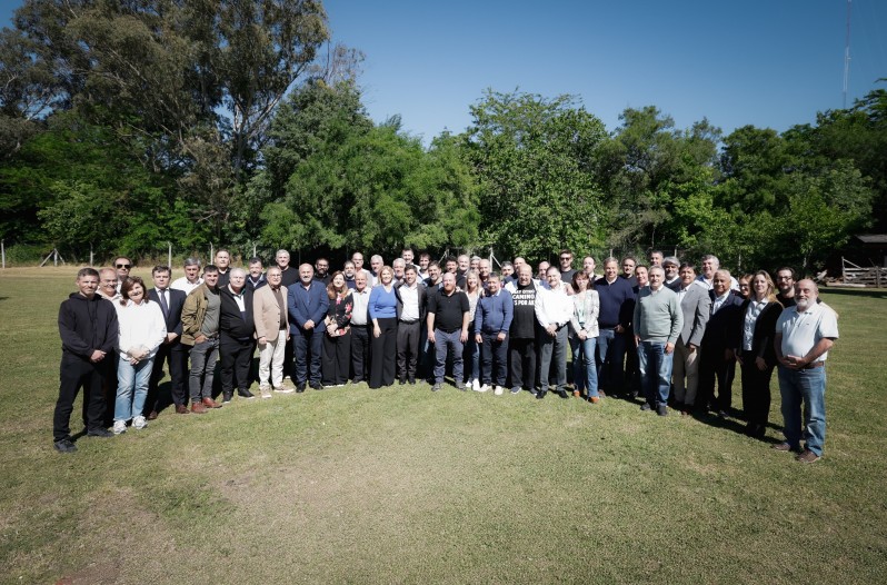 Fuerte apoyo de los intendentes a Kicillof ante el ataque de Cristina: "vamos por el 2027"