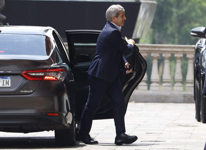 Caputo tuvo que pedirle otro préstamo a Bessent para pagarle al FMI y disfrazar la meta de reservas