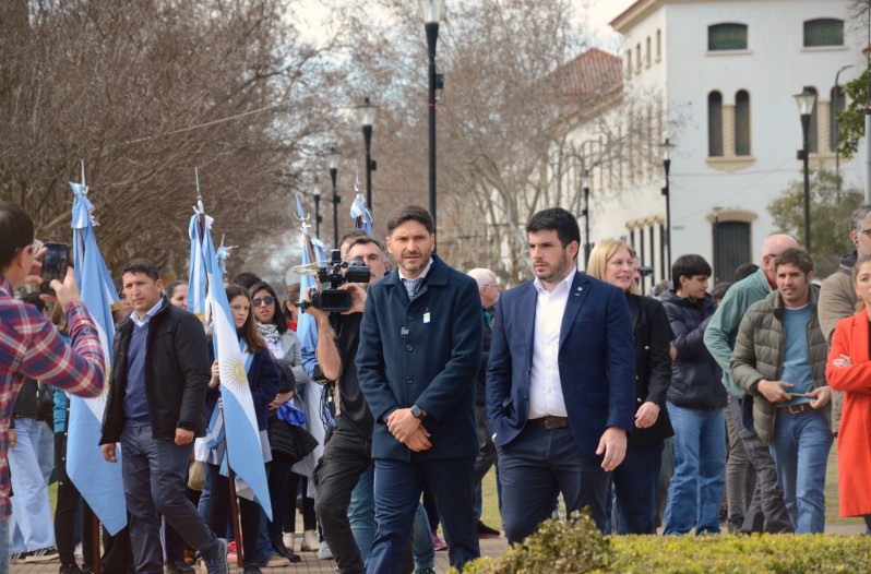 El gobernador Pullaro y el presidente de la UCR, Lionel Chiarella.