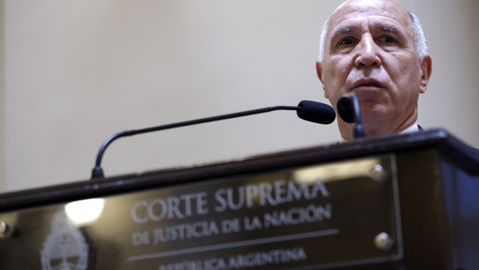 Escracharon a Lorenzetti en la UBA y tuvo que suspender una charla
