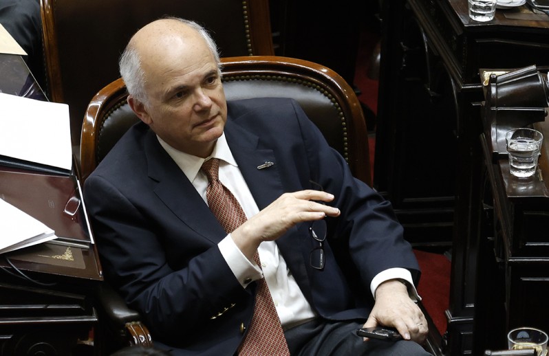 Cuestionan a los Menem por musulmanes y los evangélicos de Milei se pelean con los católicos de Villarruel Cuestionan a los Menem por musulmanes y los evangélicos de Milei se pelean con los católicos de Villarruel