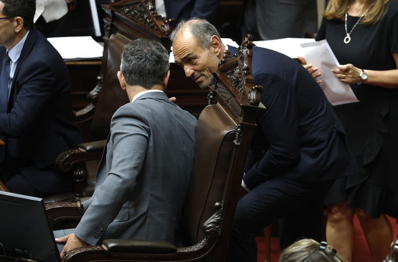 Máximo Kirchner negoció con los Menem los lugares en la AGN y en el Congreso sospechan que se viene el pacto por la Corte Máximo Kirchner negoció con los Menem los lugares en la AGN y en el Congreso sospechan que se viene el pacto por la Corte