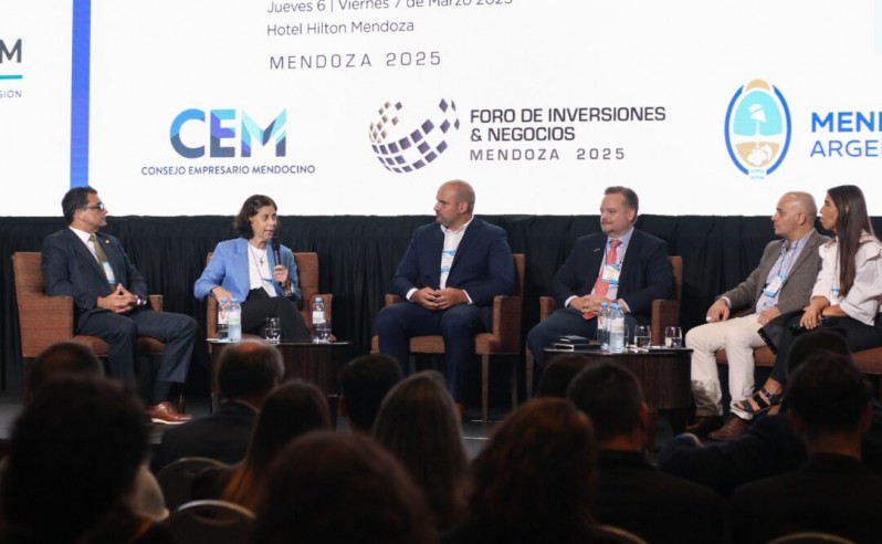 Toto Caputo pone un pie en la AGN con la abogada que echaron del Banco Ciudad por saltarse el corralito Toto Caputo pone un pie en la AGN con la abogada que echaron del Banco Ciudad por saltarse el corralito