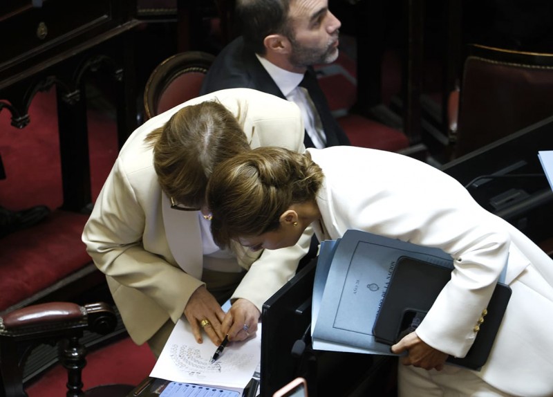 El gobierno logró aprobar el Presupuesto y el ajuste a la educación con la ayuda de los peronistas Jaldo, Jalil y Sáenz