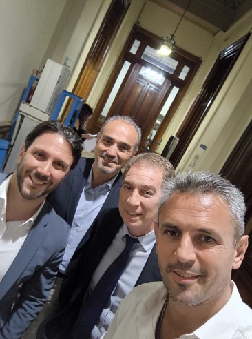 Los Menem con Santilli.