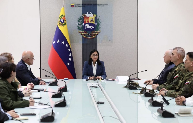 Delcy está en Caracas y toma el control del gobierno: "el único presidente es Maduro" Delcy está en Caracas y toma el control del gobierno: