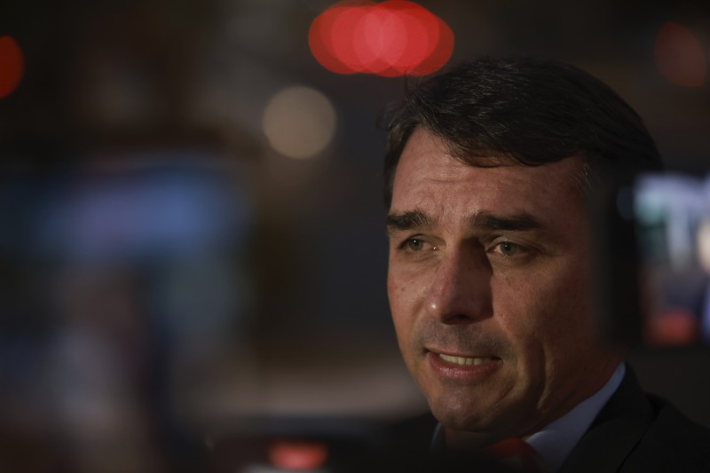 Marco Rubio habría colaborado en la fuga de Flavio Bolsonaro a Estados Unidos y Trump analiza darle asilo
