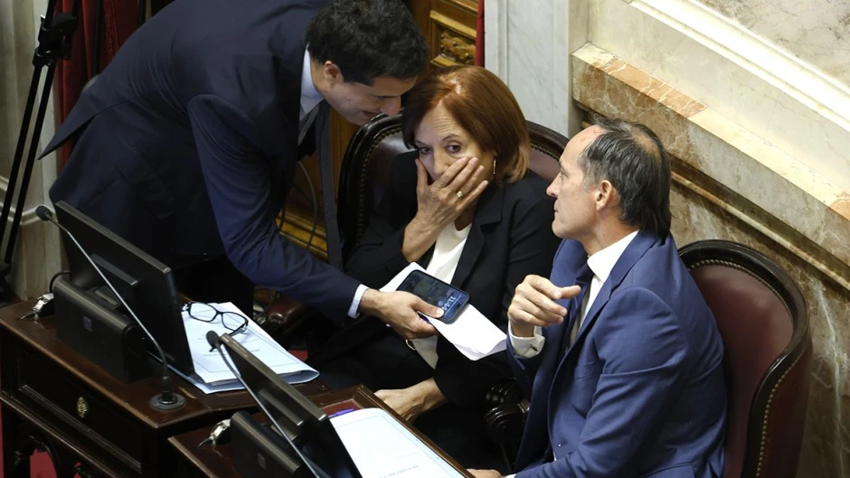 698e47ef31ad5_940_529!