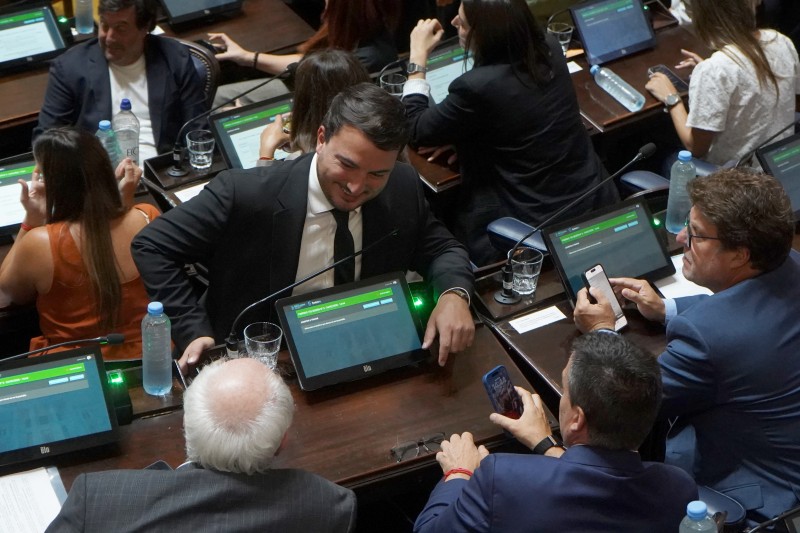 El peronismo acordó con los libertarios una sesión light y bajó proyectos sobre Insaurralde y los precios de YPF