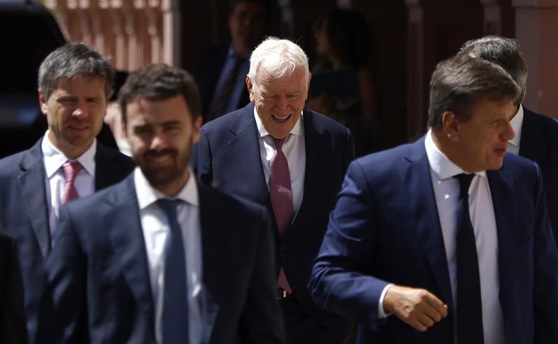 El camarista Carlos "Coco" Mahiques sale de la Casa Rosada.