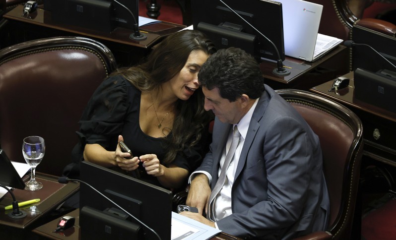 Florencia López y Fernando Rejal, en el Senado.