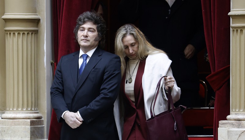 Milei abandona su "retiro" para encabezar el acto de San Martín