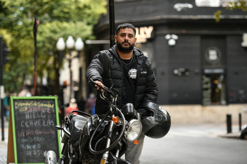 «La crisis empujó hasta a los jubilados a trabajar de cadetes»