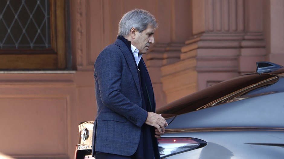 Caputo quiere usar las garantías del Banco Mundial para tomar hasta USD 5.000 millones de nueva deuda