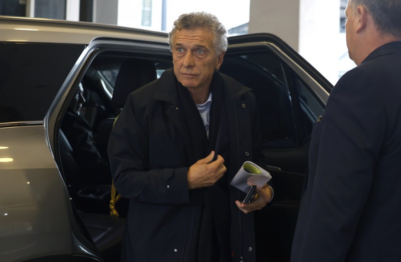 Karina manda Santilli a negociar con Macri y deja afuera a Bullrich