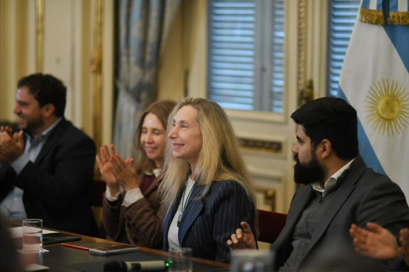 Mientras hablan de un acuerdo, Karina juntó al bloque de legisladores porteños para criticar la gestión del PRO