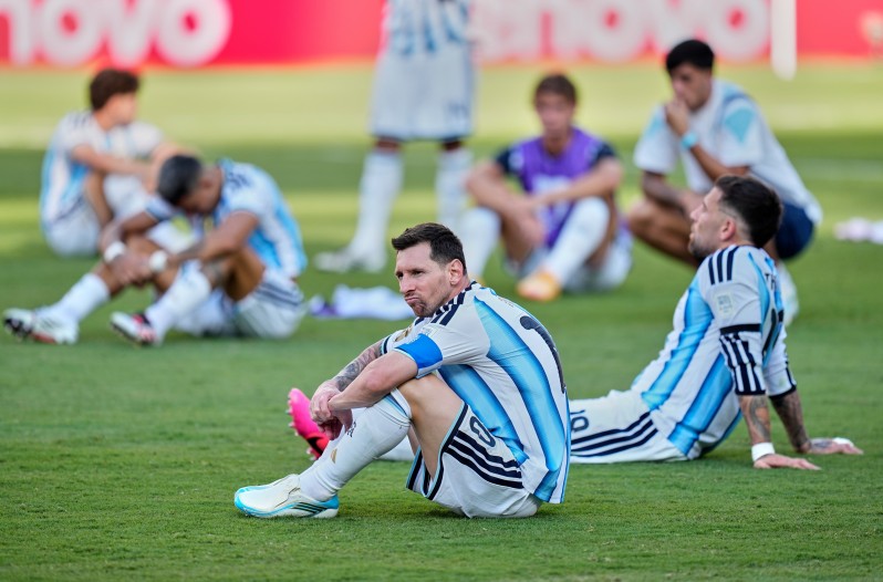 Malestar porque Milei no reacciona ante la campaña anti Argentina