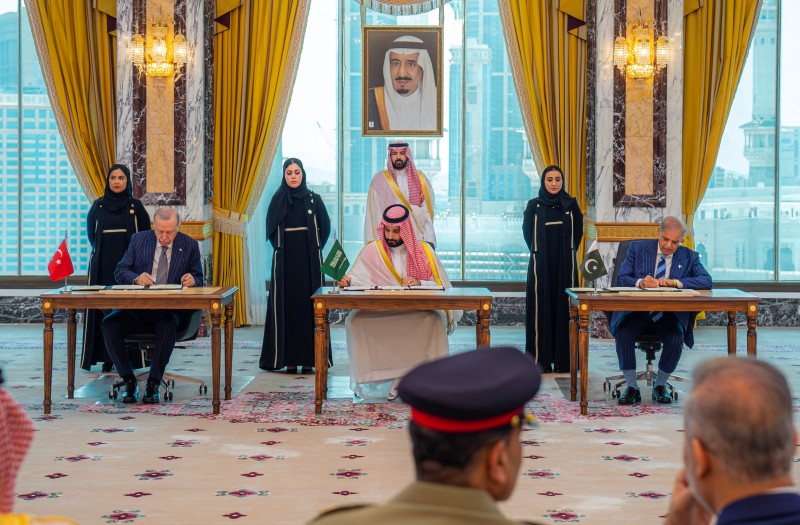 Arabia Saudita, Turquía y Pakistán cierran una alianza militar para reforzar el poder en Medio Oriente