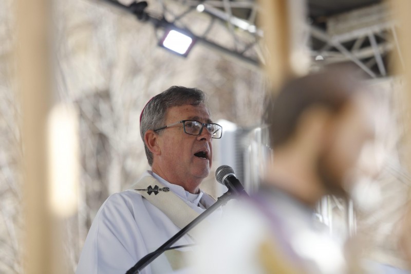 Fuertes críticas de García Cuerva en San Cayetano: "el sueldo no alcanza y hay gente que revuelve la basura para comer"