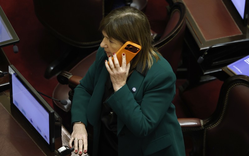 Karina sacrificó la ley de tierras para que Bullrich sufra una derrota política