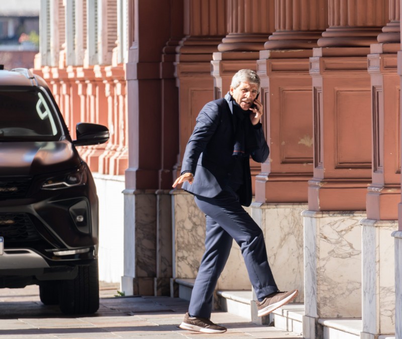 Caputo ahora arma una calesita con USD 781 millones del Bopreal, entre el Tesoro y el Central
