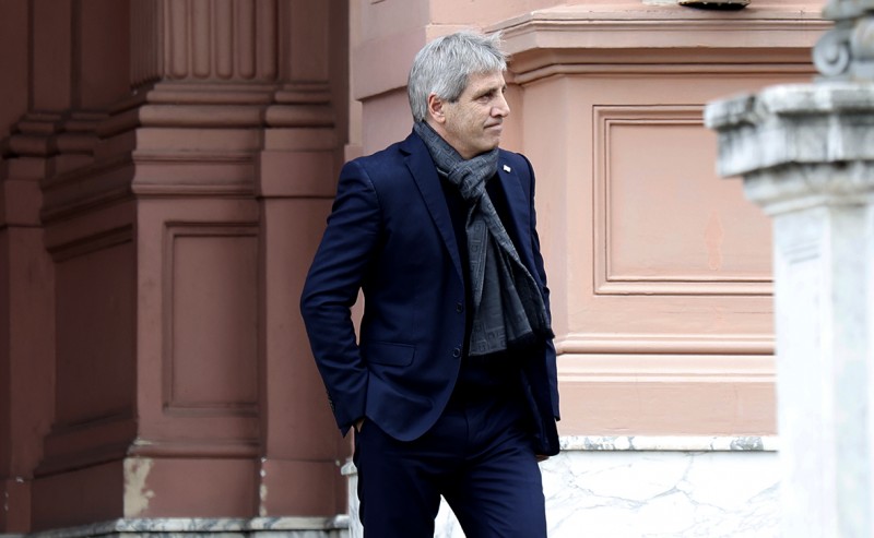 Sube el riesgo país y Caputo tuvo que subir la tasa para sostener el carry trade