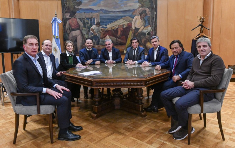 Caputo prometió a los gobernadores que les subsidiará la luz si votan Zonas Frías