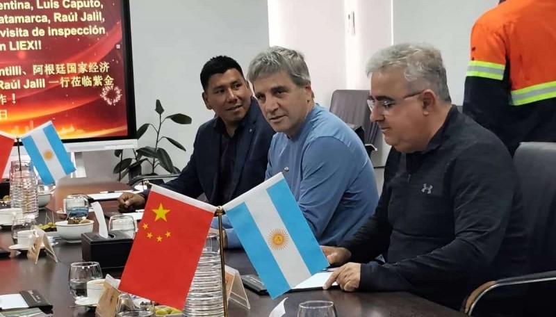 Pese a la presión del embajador Lamelas, Caputo otorgó RIGI a mineras chinas de litio